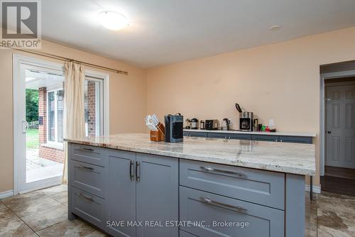 467 Stirling Avenue S, Kitchener, ON - Indoor Photo Showing Kitchen