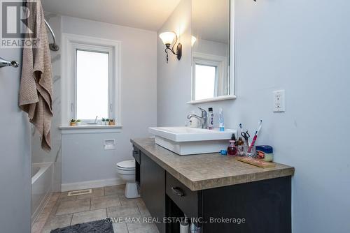 467 Stirling Avenue S, Kitchener, ON - Indoor Photo Showing Bathroom