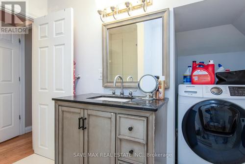 467 Stirling Avenue S, Kitchener, ON - Indoor Photo Showing Laundry Room