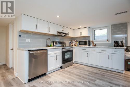 467 Stirling Avenue S, Kitchener, ON - Indoor Photo Showing Kitchen