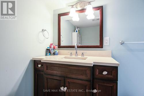467 Stirling Avenue S, Kitchener, ON - Indoor Photo Showing Bathroom