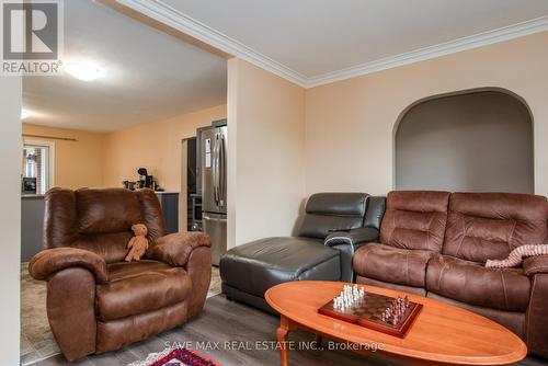 467 Stirling Avenue S, Kitchener, ON - Indoor Photo Showing Living Room