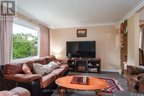 467 Stirling Avenue S, Kitchener, ON - Indoor Photo Showing Living Room