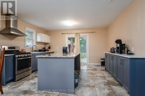 467 Stirling Avenue S, Kitchener, ON - Indoor Photo Showing Kitchen