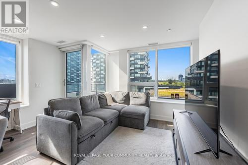 604 - 297 Oak Walk Drive, Oakville, ON - Indoor Photo Showing Living Room