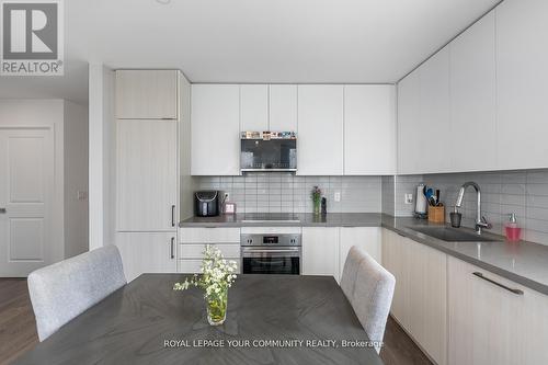 604 - 297 Oak Walk Drive, Oakville, ON - Indoor Photo Showing Kitchen With Upgraded Kitchen