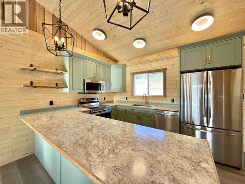 2976 Gold Digger Drive, 150 Mile House, BC - Indoor Photo Showing Kitchen With Upgraded Kitchen