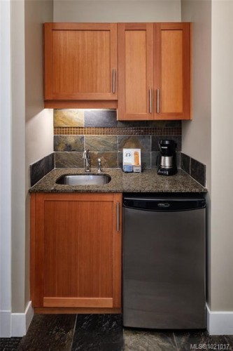 205D-181 Beachside Dr, Parksville, BC - Indoor Photo Showing Kitchen