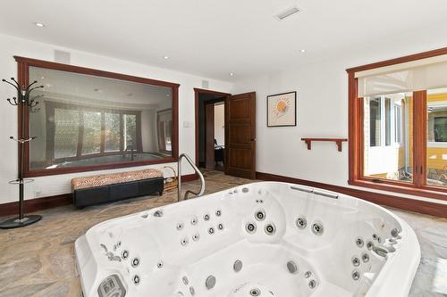Spa - 200 Rue Des Loisirs, Entrelacs, QC - Indoor Photo Showing Bedroom