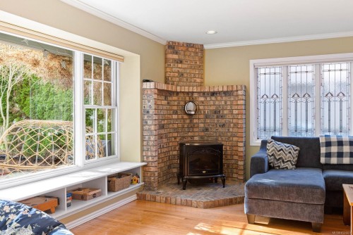 3913 Gibson Crt, Saanich, BC 