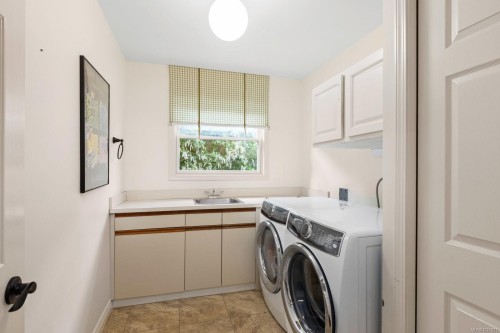 3913 Gibson Crt, Saanich, BC 