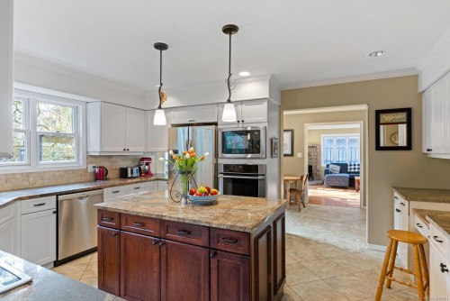 3913 Gibson Crt, Saanich, BC 