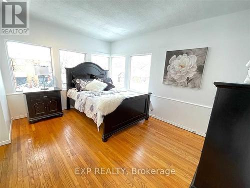 Upper - 229 Locke Street S, Hamilton, ON - Indoor Photo Showing Bedroom