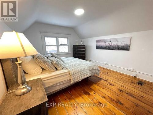 Upper - 229 Locke Street S, Hamilton, ON - Indoor Photo Showing Bedroom