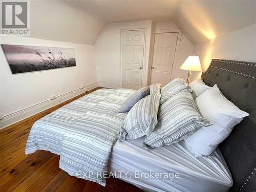 Upper - 229 Locke Street S, Hamilton, ON - Indoor Photo Showing Bedroom