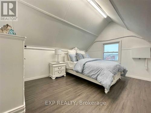Upper - 229 Locke Street S, Hamilton, ON - Indoor Photo Showing Bedroom