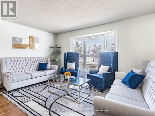 13608 Torbram Road W, Caledon, ON - Indoor Photo Showing Living Room