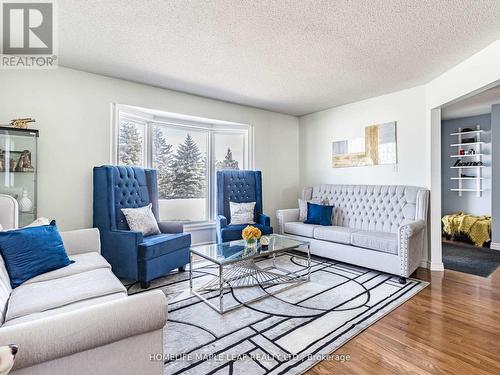 13608 Torbram Road W, Caledon, ON - Indoor Photo Showing Living Room