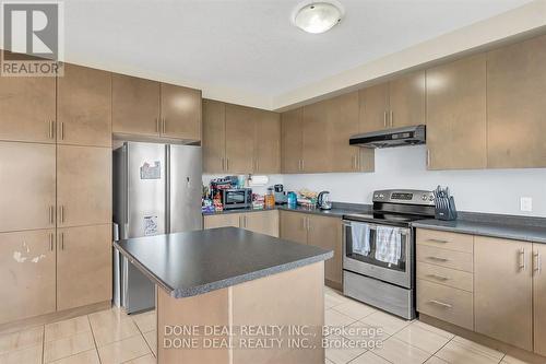 109 Showcase Drive, Hamilton, ON - Indoor Photo Showing Kitchen