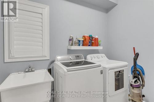 109 Showcase Drive, Hamilton, ON - Indoor Photo Showing Laundry Room
