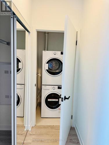 1608 - 2495 Eglinton Avenue W, Mississauga, ON - Indoor Photo Showing Laundry Room