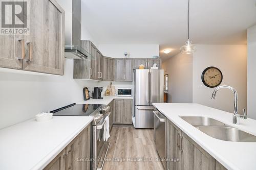 Kitchen with stainless steel appliances - 394 Hummel Crescent, Fort Erie (Lakeshore), ON - Indoor Photo Showing Kitchen With Stainless Steel Kitchen With Double Sink