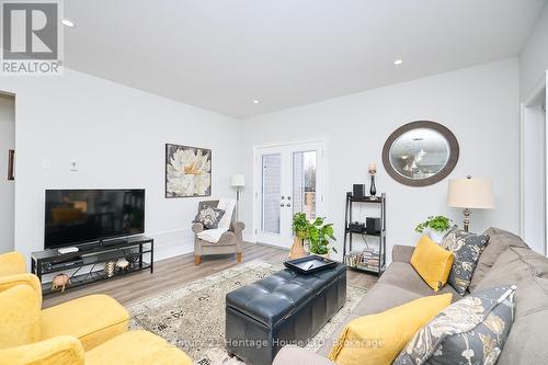 Living room with walk-out to back deck - 394 Hummel Crescent, Fort Erie (Lakeshore), ON - Indoor Photo Showing Living Room
