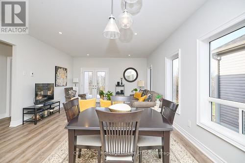 Breakfast area with lots of natural light - 394 Hummel Crescent, Fort Erie (Lakeshore), ON - Indoor Photo Showing Dining Room