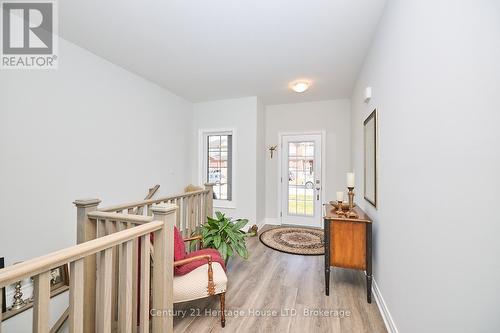 Welcoming front foyer - 394 Hummel Crescent, Fort Erie (Lakeshore), ON - Indoor Photo Showing Other Room