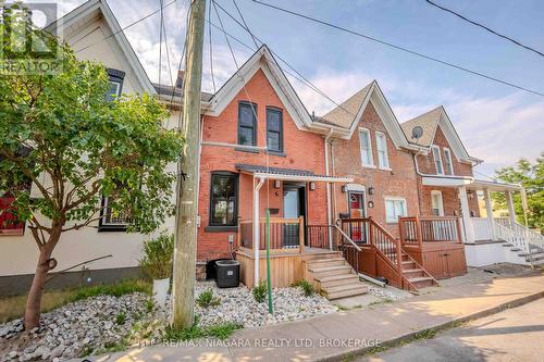 6 ALMOND STREET  St. Catharines (Oakdale), ON L2T 1E7