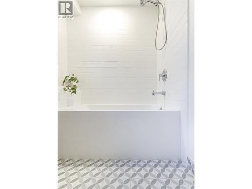 3153 Hall Road, Kelowna, BC - Indoor Photo Showing Bathroom