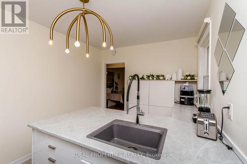 A - 2034 Saunderson Drive, Ottawa, ON - Indoor Photo Showing Kitchen