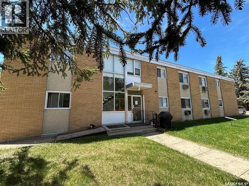15 4Th Avenue, Maple Creek, SK - Outdoor