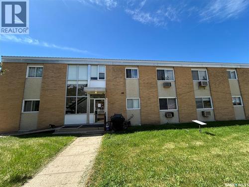 15 4Th Avenue, Maple Creek, SK - Outdoor