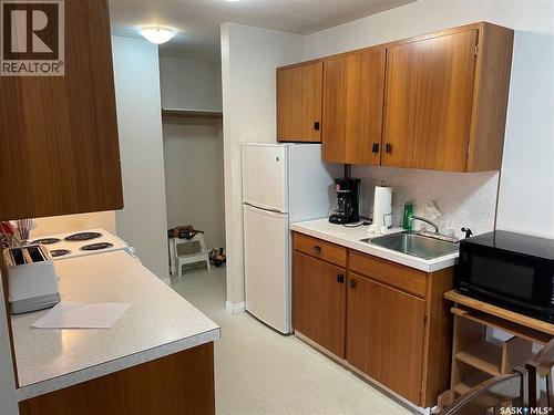 15 4Th Avenue, Maple Creek, SK - Indoor Photo Showing Kitchen