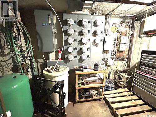 15 4Th Avenue, Maple Creek, SK - Indoor