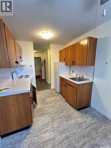 15 4Th Avenue, Maple Creek, SK - Indoor Photo Showing Kitchen