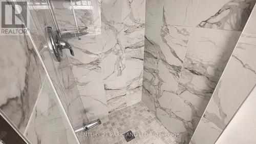 737 Manning Avenue, Toronto, ON - Indoor Photo Showing Bathroom