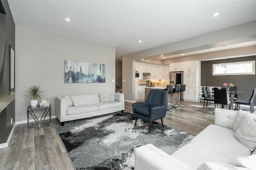 319 Tanager Trail, Winnipeg, MB - Indoor Photo Showing Living Room
