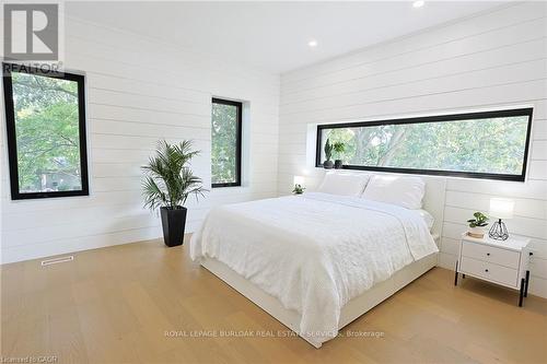 5427 Anthony Place, Burlington, ON - Indoor Photo Showing Bedroom