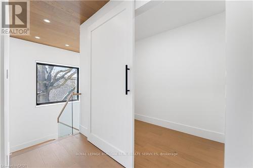 5427 Anthony Place, Burlington, ON - Indoor Photo Showing Other Room