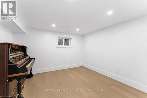 5427 Anthony Place, Burlington, ON - Indoor Photo Showing Other Room
