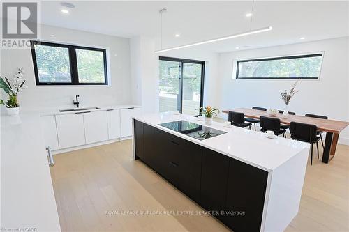 5427 Anthony Place, Burlington, ON - Indoor Photo Showing Kitchen