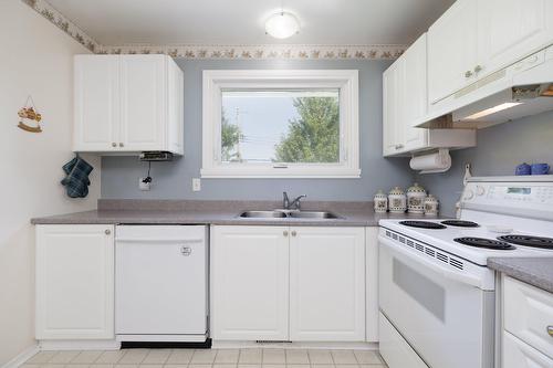 Kitchen - 165 Av. Sedgefield, Pointe-Claire, QC - Indoor Photo Showing Kitchen With Double Sink