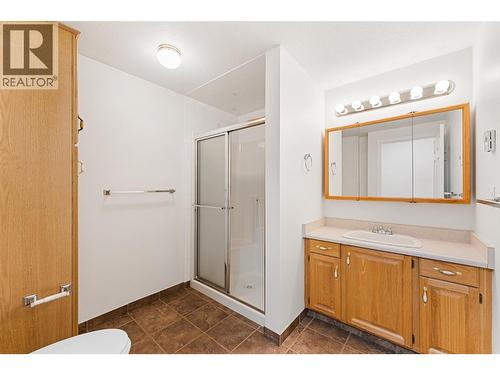 1055 Lawrence Avenue Unit# 210, Kelowna, BC - Indoor Photo Showing Bathroom