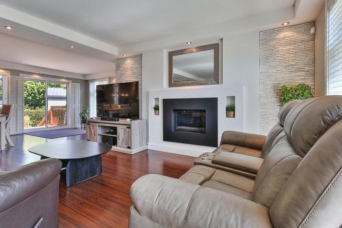 Living room - 15 Rue Louis-Liénard-De-Beaujeu, Saint-Jean-Sur-Richelieu, QC - Indoor Photo Showing Living Room With Fireplace