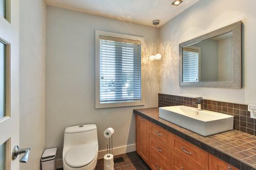 Powder room - 15 Rue Louis-Liénard-De-Beaujeu, Saint-Jean-Sur-Richelieu, QC - Indoor Photo Showing Bathroom