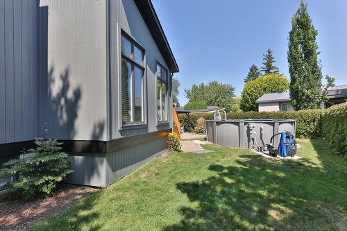 Pool - 15 Rue Louis-Liénard-De-Beaujeu, Saint-Jean-Sur-Richelieu, QC - Outdoor