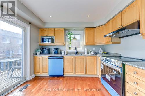 2470 Bankside Drive, Mississauga, ON - Indoor Photo Showing Kitchen With Double Sink