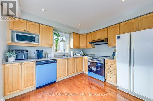 2470 Bankside Drive, Mississauga, ON - Indoor Photo Showing Kitchen With Double Sink